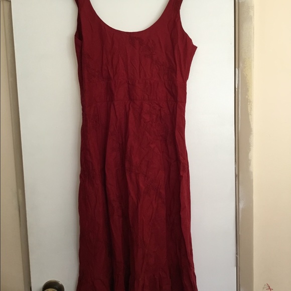 Red, embroidered, Flouncy dress - Picture 4 of 4